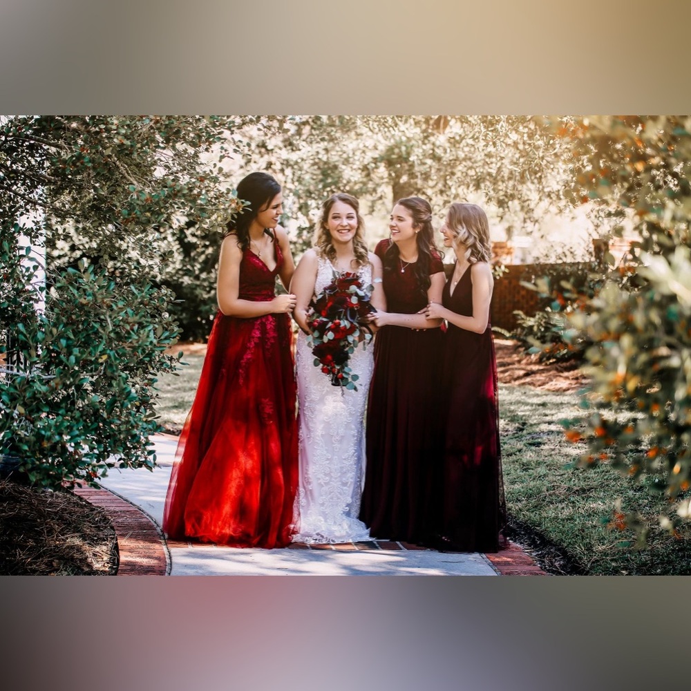 Red ballgown/formal size 6 to 8 - Picture 4 of 5